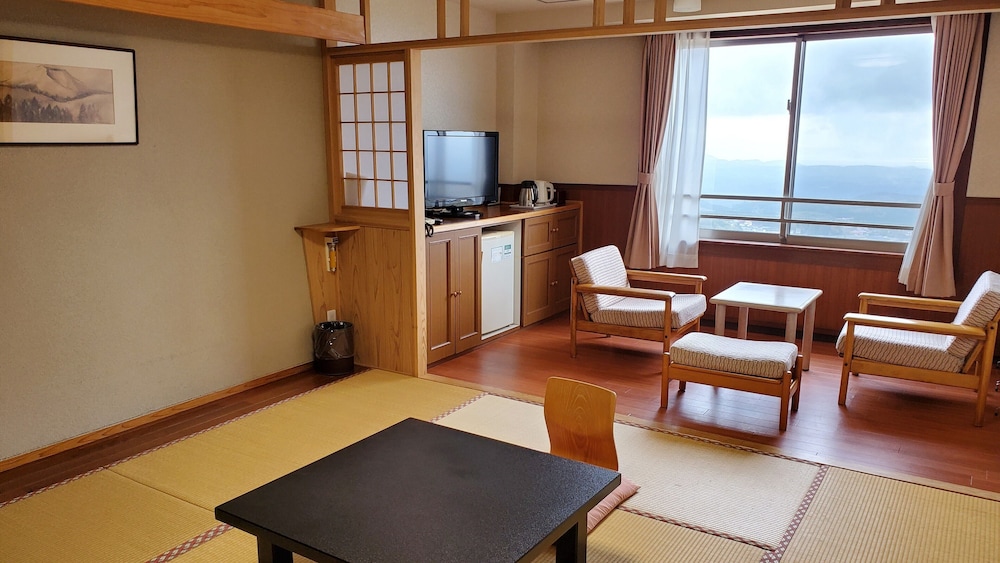 眺望の良い和室（定員2～3名）禁煙室 | 旅行人山荘