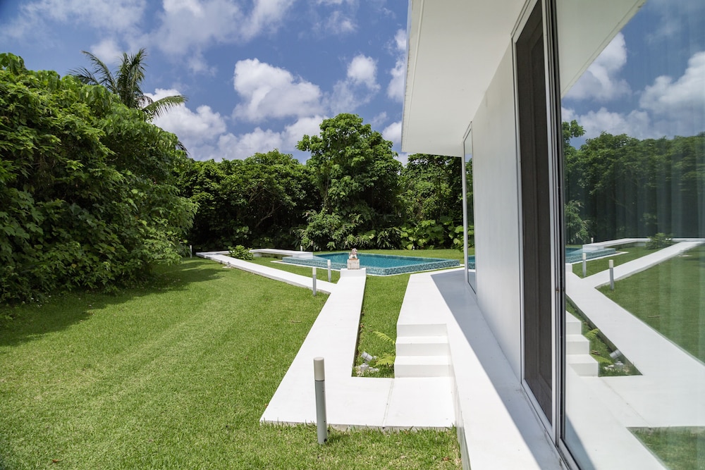 ヴィラ 1ベッドルーム（禁煙）専用プール付 客室1 | JUSANDI (ユサンディ)