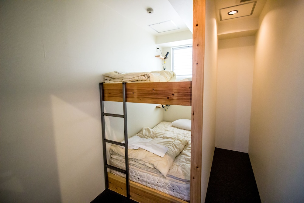 プライベート部屋 2段ベッド 下段セミダブル 上段セミダブル(2名様用) 客室2 | サンチャゴゲストハウス広島