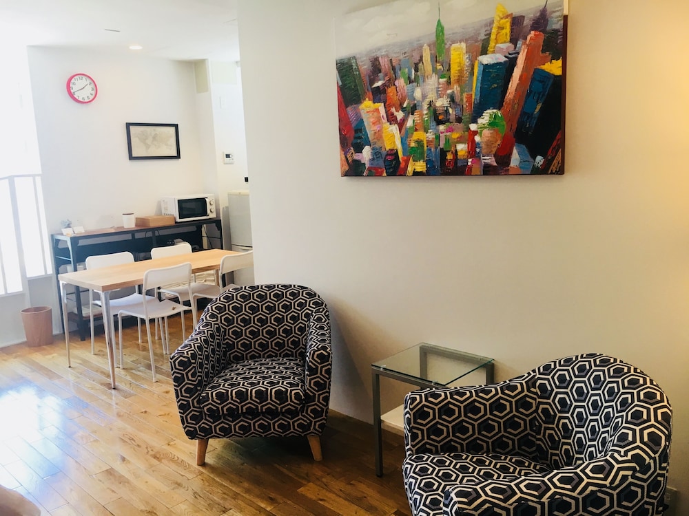 ファミリー ルーム 専用バスルーム リビング エリア0 | サンチャゴゲストハウス広島