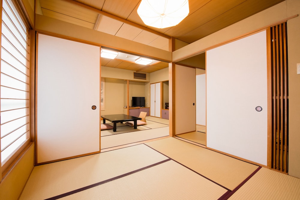 『鼓』 数寄屋造り次の間付き 客室7 | ホテル羽衣