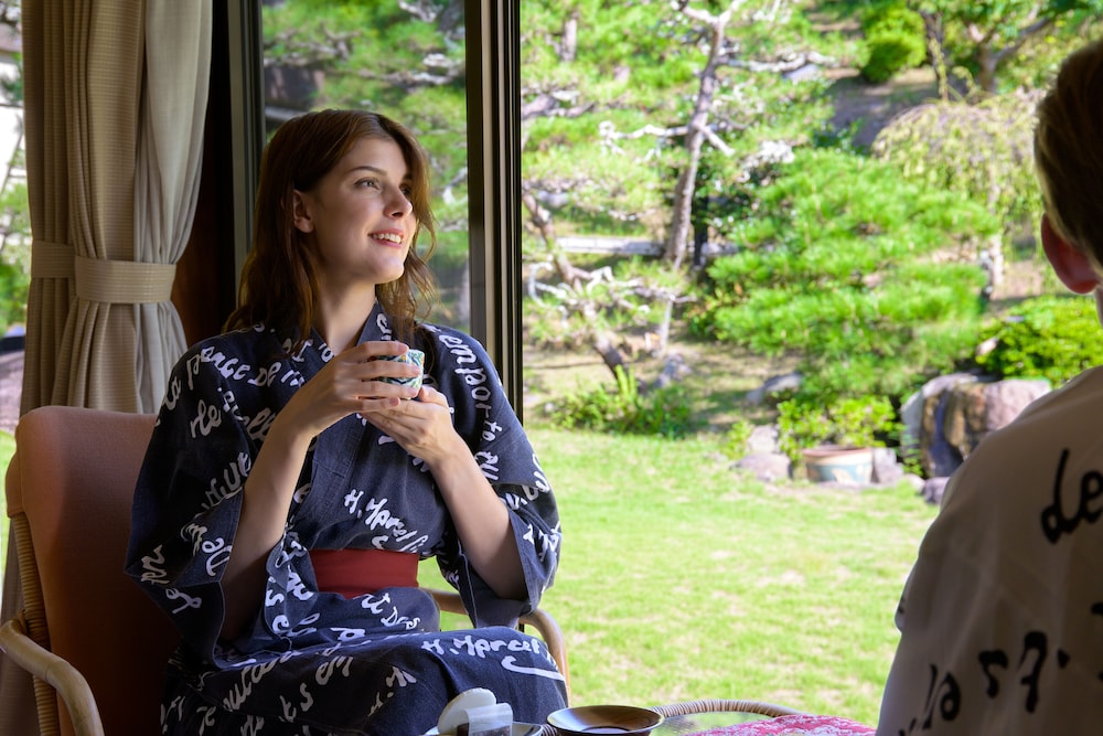 「雅」 庭園側 檜風呂付き 禁煙 客室8 | ホテル羽衣