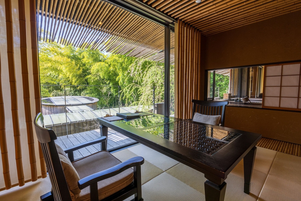 響 (HIBIKI) 温泉露天風呂付 喫煙 客室内のダイニングエリア0 | 金乃竹 仙石原 - 大人限定