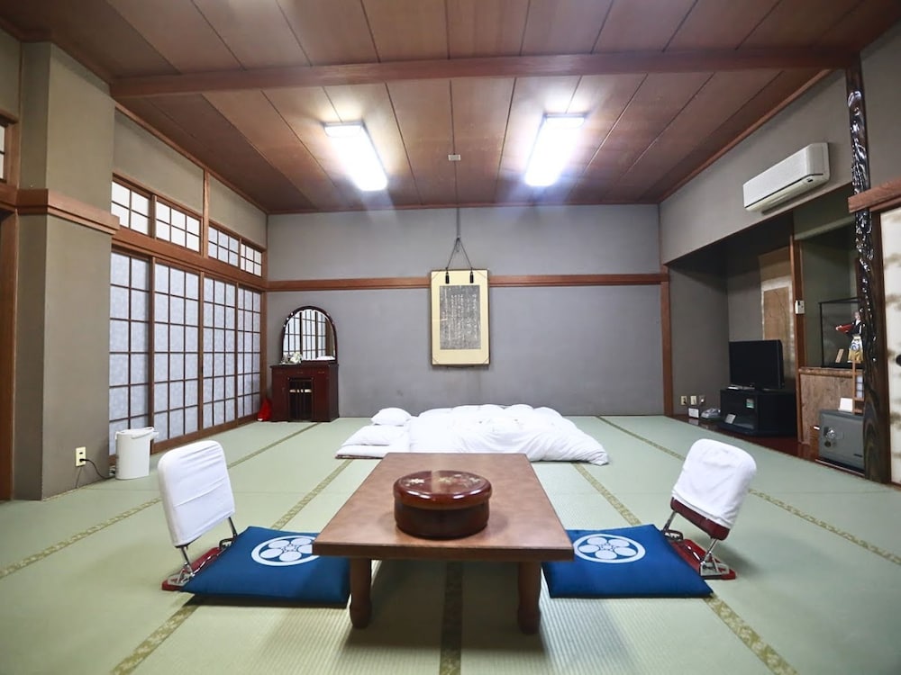 和室 14畳 客室7 | 高雄観光ホテル