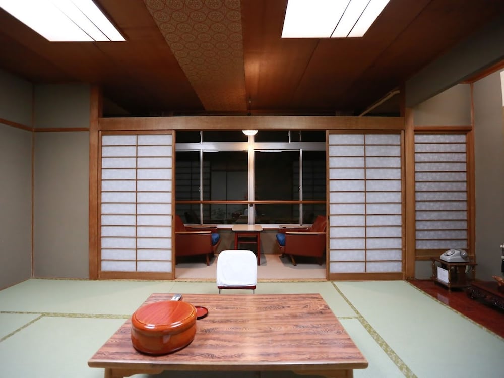 和室 10畳 客室2 | 高雄観光ホテル