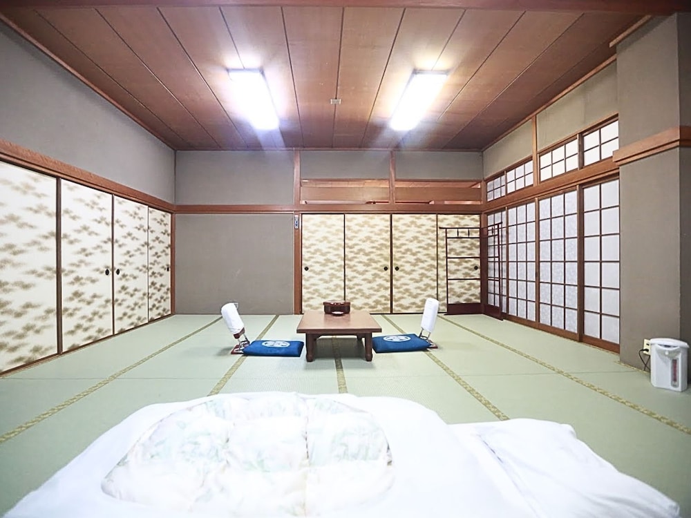 和室 14畳 客室5 | 高雄観光ホテル