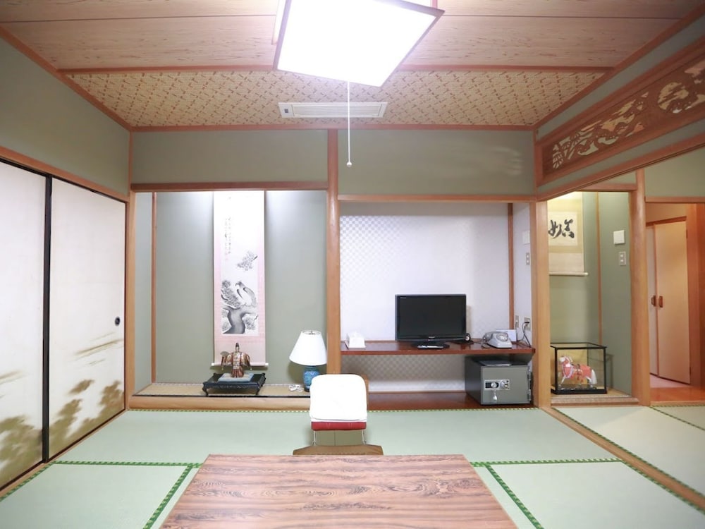 和室 14畳 客室3 | 高雄観光ホテル