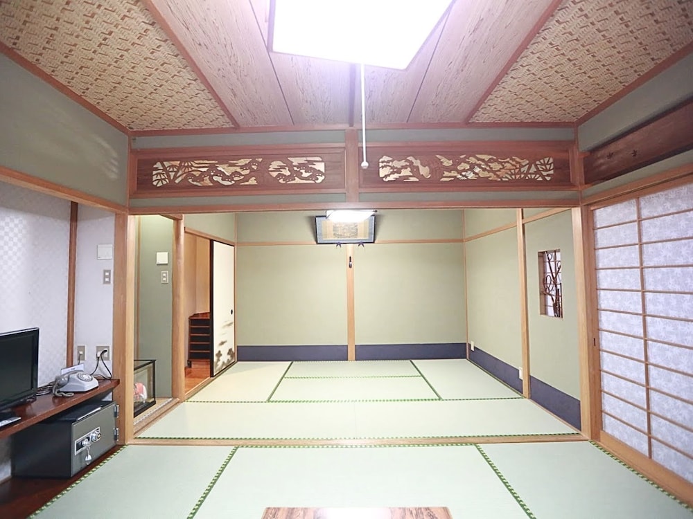 和室 14畳 客室6 | 高雄観光ホテル