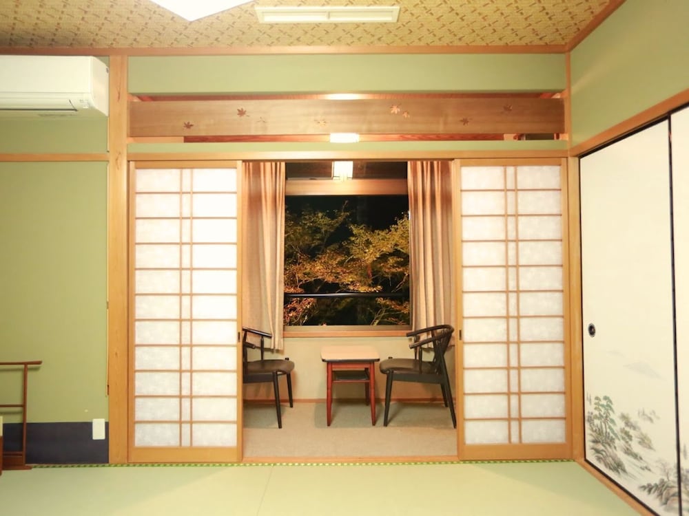 和室 10畳 客室1 | 高雄観光ホテル