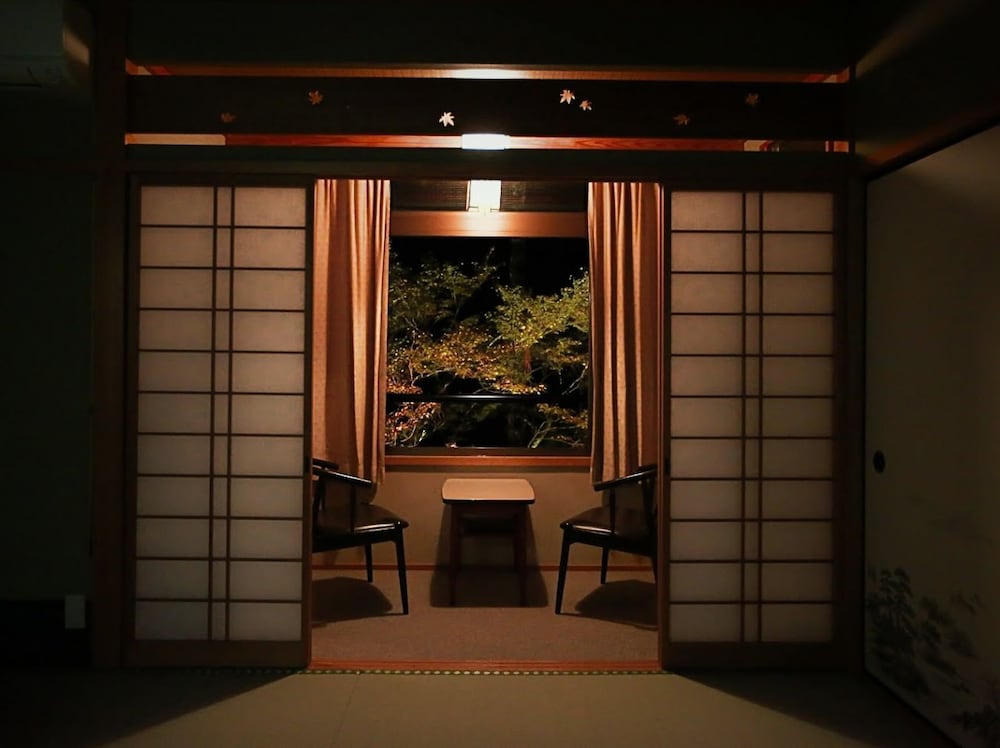 和室 8畳 客室1 | 高雄観光ホテル