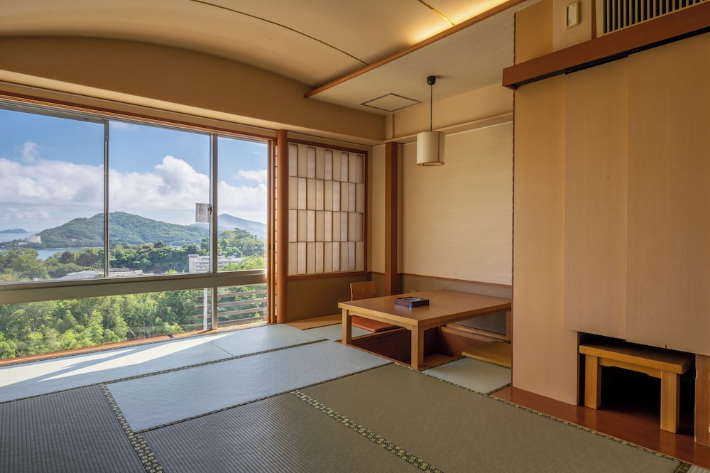 コンフォート 4 人部屋 1 ベッドルーム 専用バスルーム シービュー バルコニーからの眺望0 | 扇芳閣