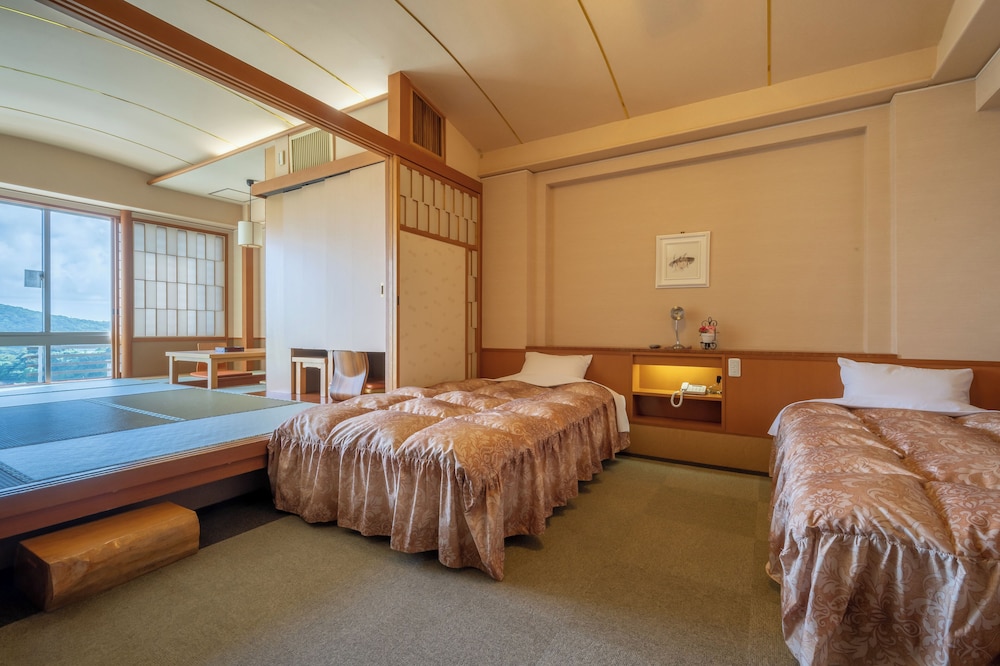 コンフォート 4 人部屋 1 ベッドルーム 専用バスルーム シービュー | 扇芳閣