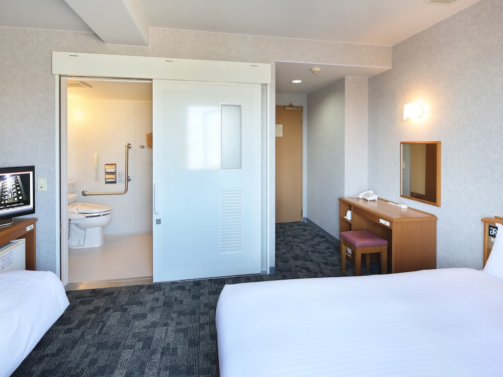 ツインルームA 喫煙可 (バリアフリー仕様) | グリーンリッチホテルあそ熊本空港 人工温泉・二股湯の華