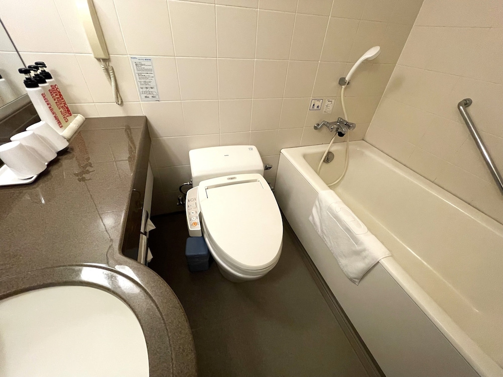 デラックスツインルーム 禁煙 (ファミリールーム対応) バスルーム2 | グリーンリッチホテルあそ熊本空港 人工温泉・二股湯の華