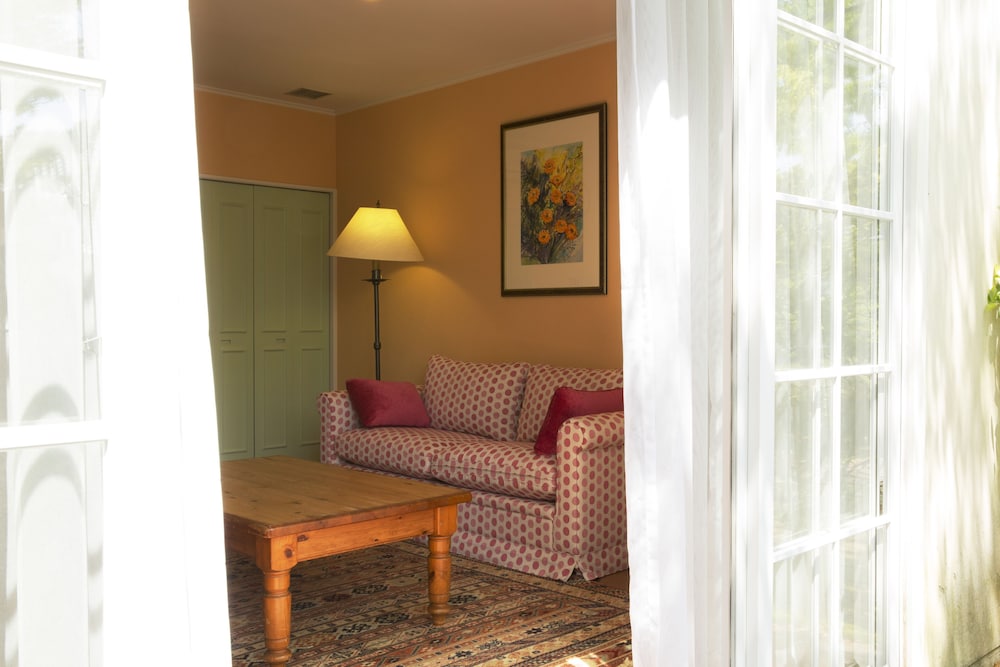 レイクアイランドヴィラ[初日入場券購入必須/翌日1DAYパスポート付] 禁煙 リビングルーム2 | フォレストヴィラ ハウステンボス