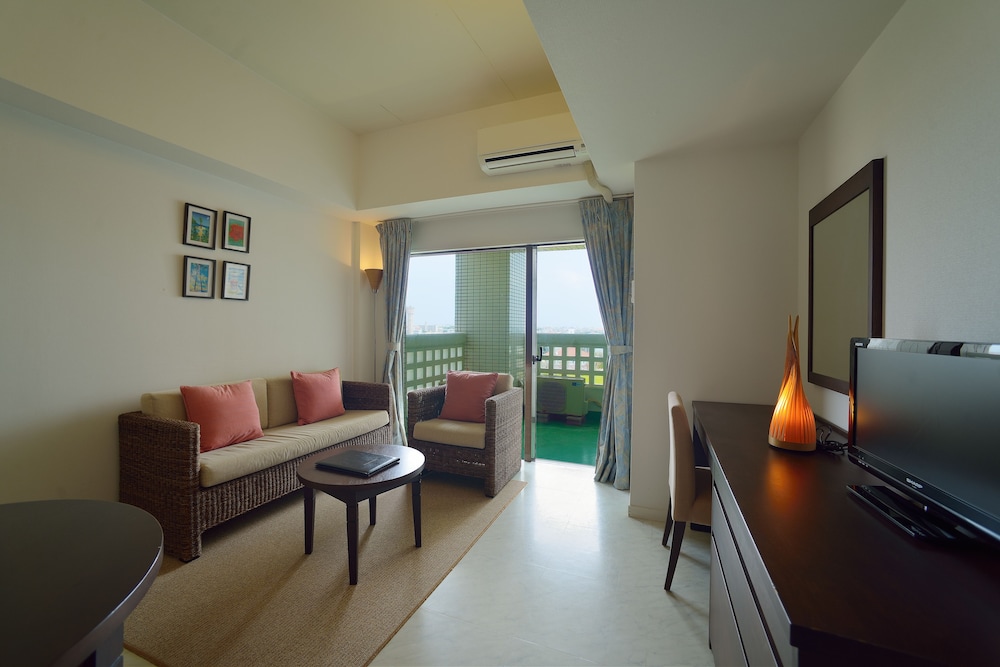 スタンダード ツインルーム 禁煙 リビングルーム0 | ホテル ロイヤル マリン パレス石垣島