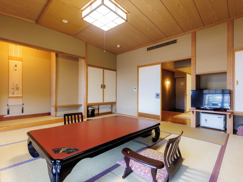 東館和室12.5畳+次の間6畳 禁煙 客室3 | Tabist 竹葉新葉亭