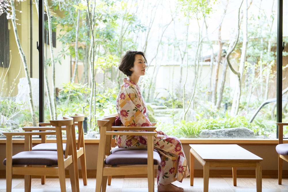 ロビーラウンジ1 | 美作三湯 湯郷温泉 季譜の里