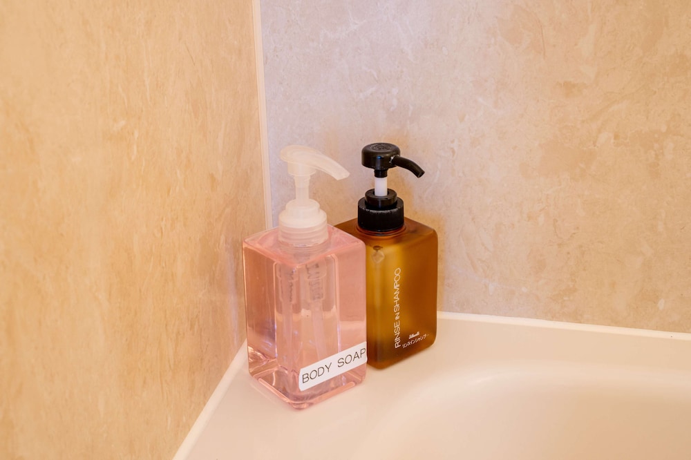 和室　３人部屋、 布団３つ、(禁煙) バスルーム1 | 飛騨高山ゲストハウス桜花