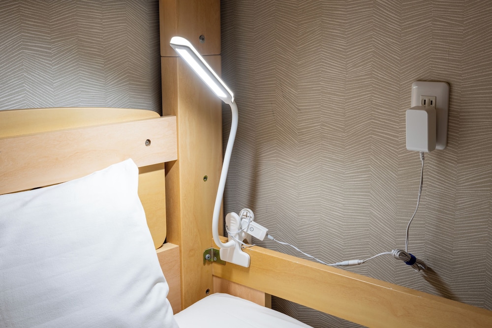 ファミリールーム 共用バスルーム (大人5名) 客室2 | 飛騨高山ゲストハウス桜花