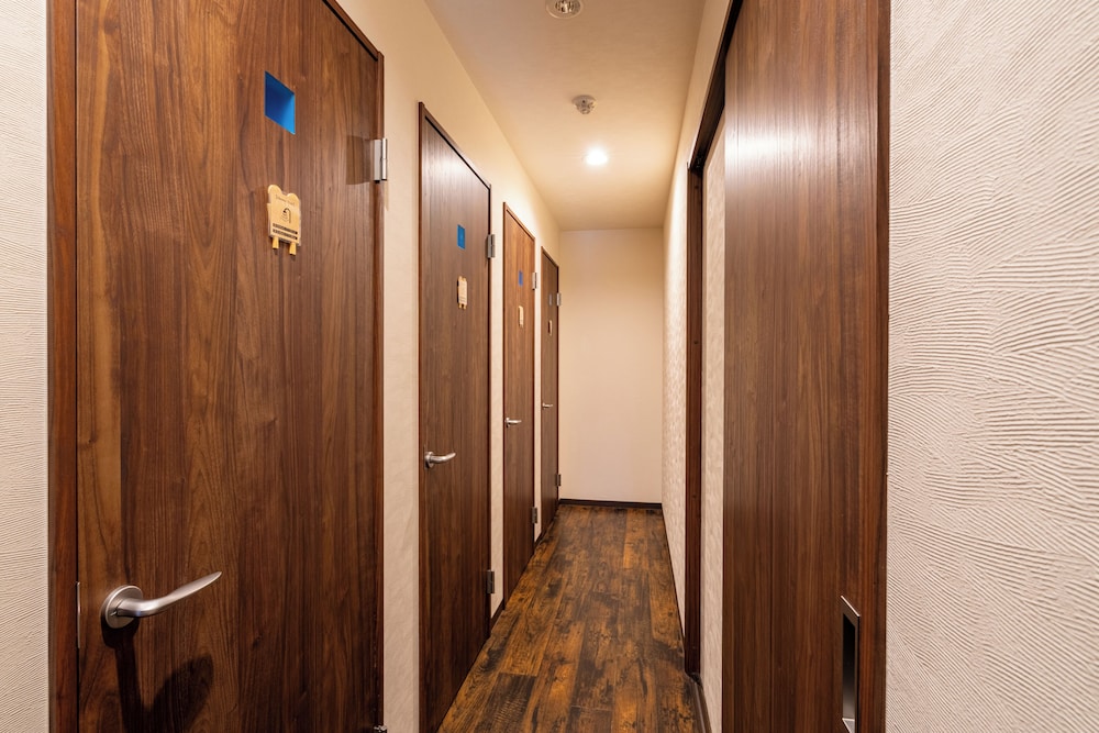 ファミリールーム 共用バスルーム (大人5名) 共用バスルーム0 | 飛騨高山ゲストハウス桜花