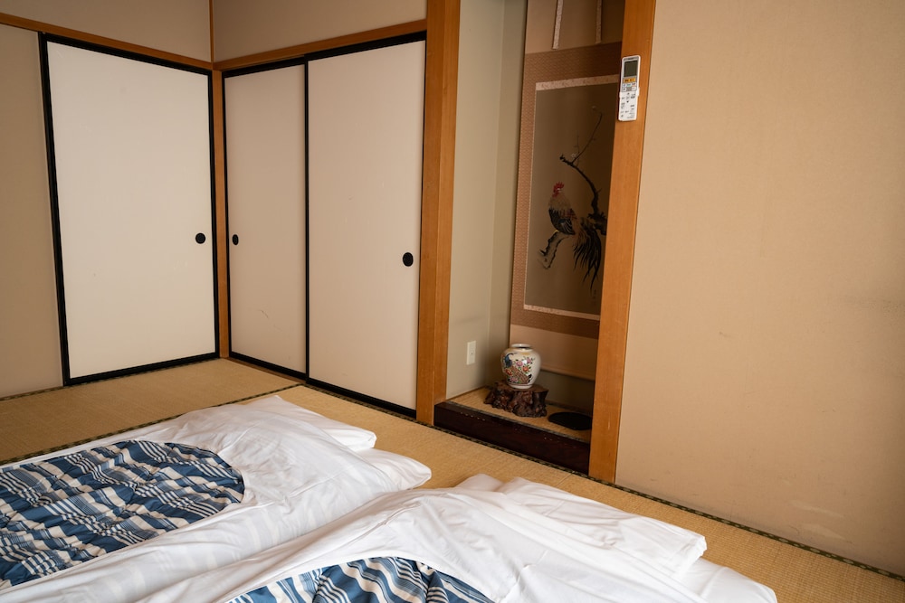 和室　３人部屋、 布団３つ、(禁煙) 客室2 | 飛騨高山ゲストハウス桜花