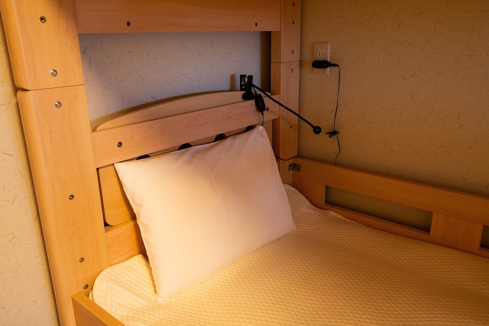 ファミリールーム 共用バスルーム (大人5名) 客室2 | 飛騨高山ゲストハウス桜花