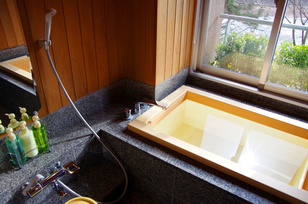 スイート和洋室 展望温泉付 バスルーム0 | 下呂温泉 悠久の華
