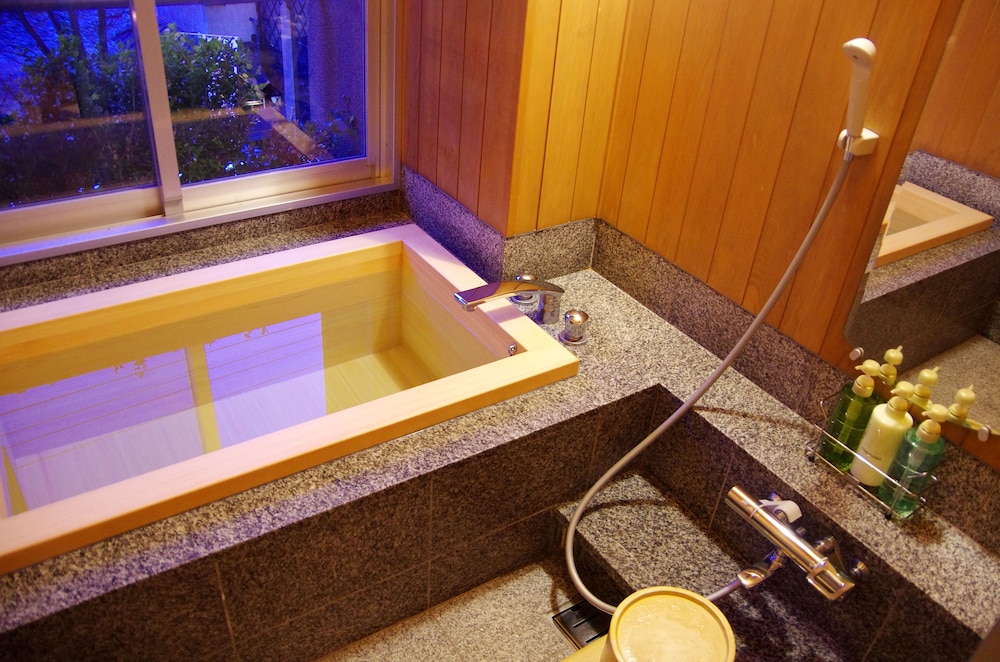 和室 展望 / 露天温泉付 バスルーム0 | 下呂温泉 悠久の華