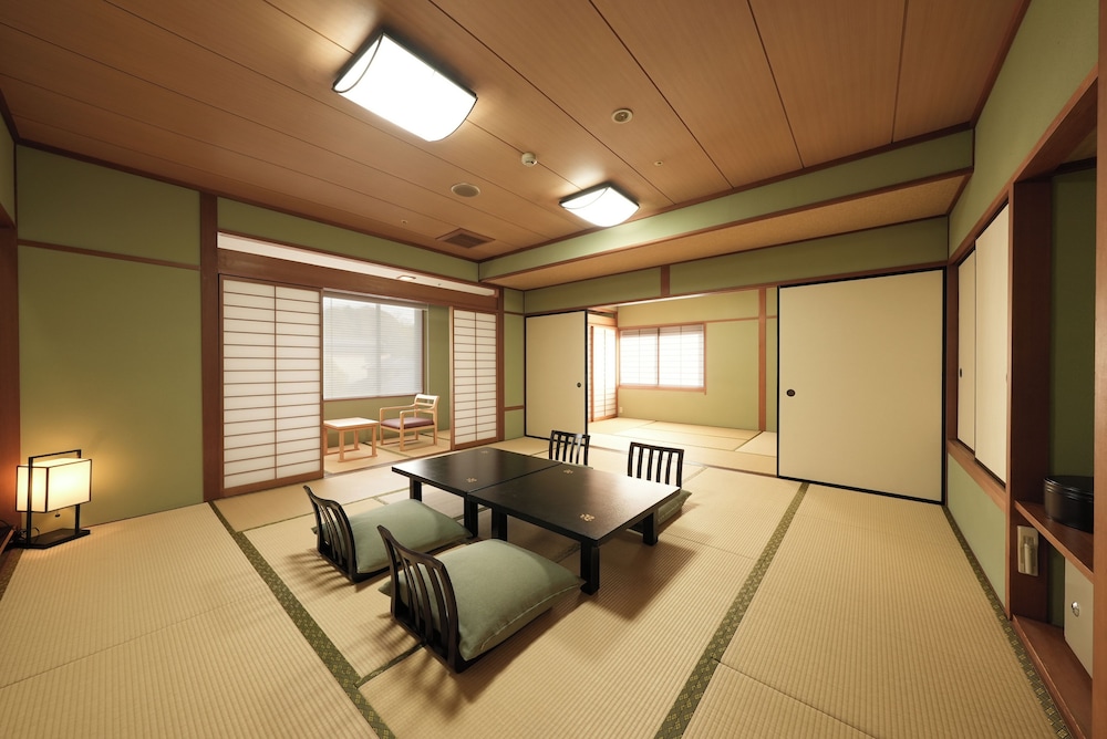 和室20畳 [日本庭園側](禁煙) | 曲水の庭 ホテル玉泉