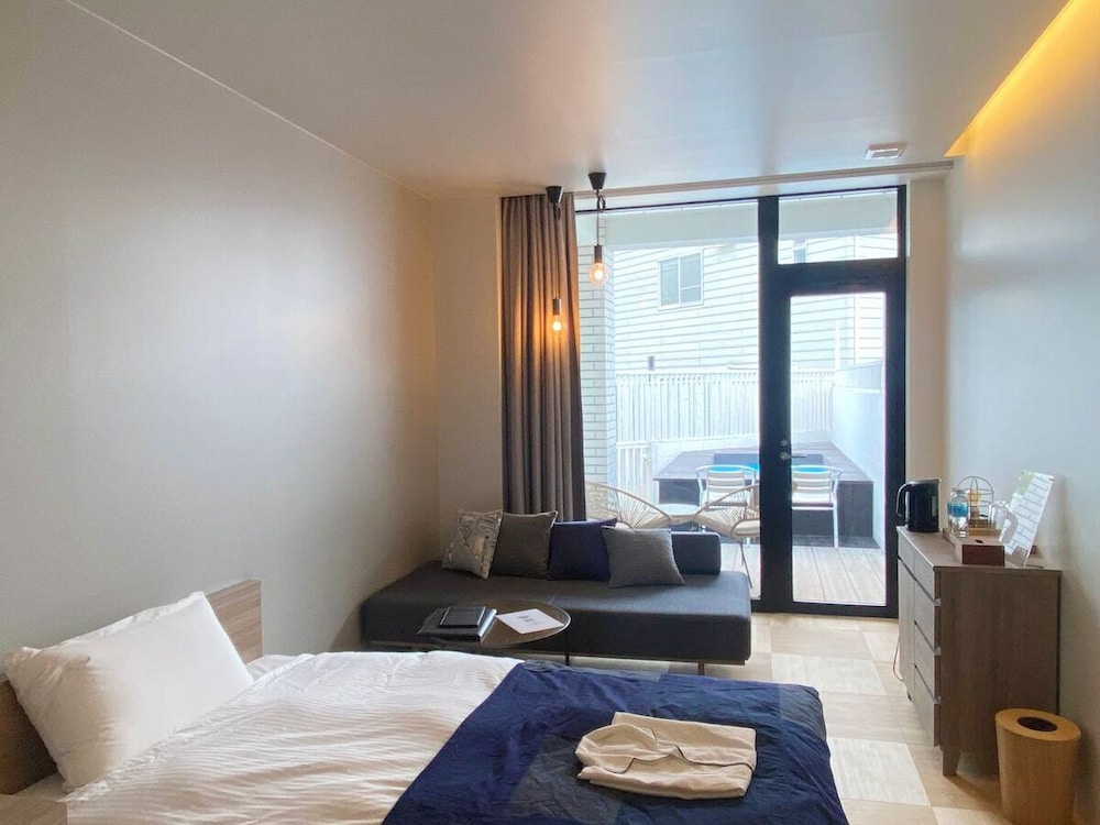 104 (禁煙)ガーデンツイン&ソファーベッド(シャワーのみ) | 大阪北港マリーナ HULL