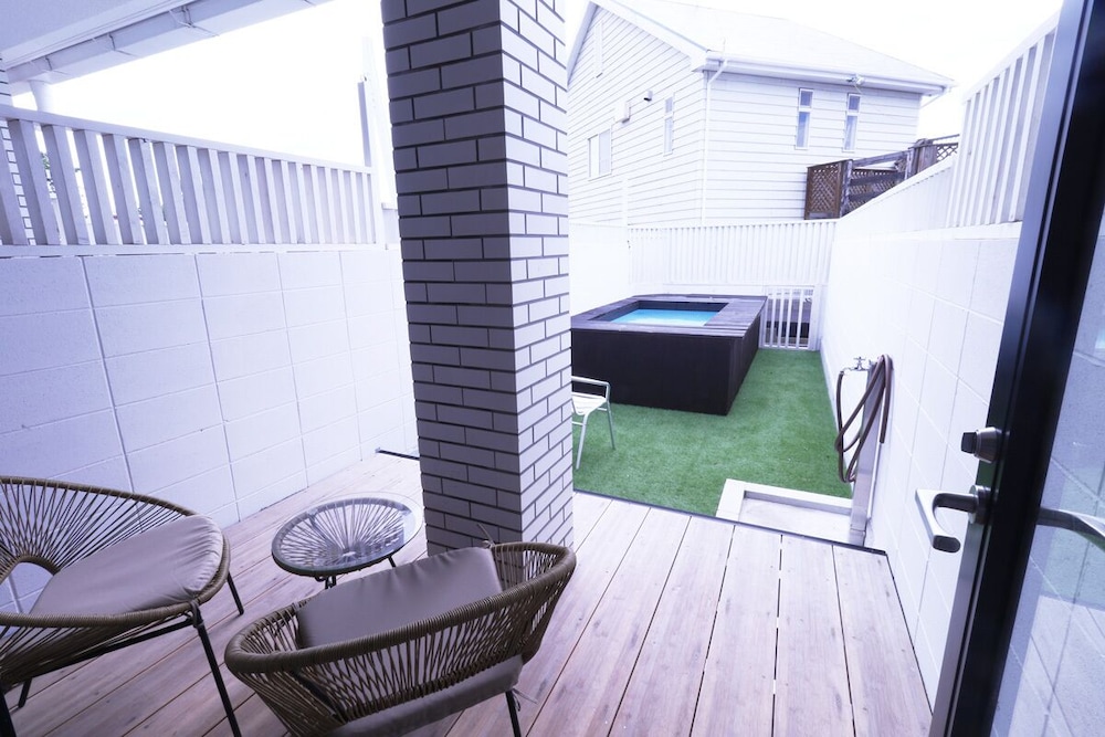 103 (禁煙)ガーデンツイン&ソファーベッド(シャワーのみ) 客室2 | 大阪北港マリーナ HULL