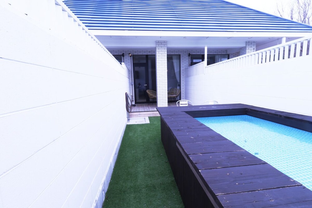 103 (禁煙)ガーデンツイン&ソファーベッド(シャワーのみ) 客室1 | 大阪北港マリーナ HULL