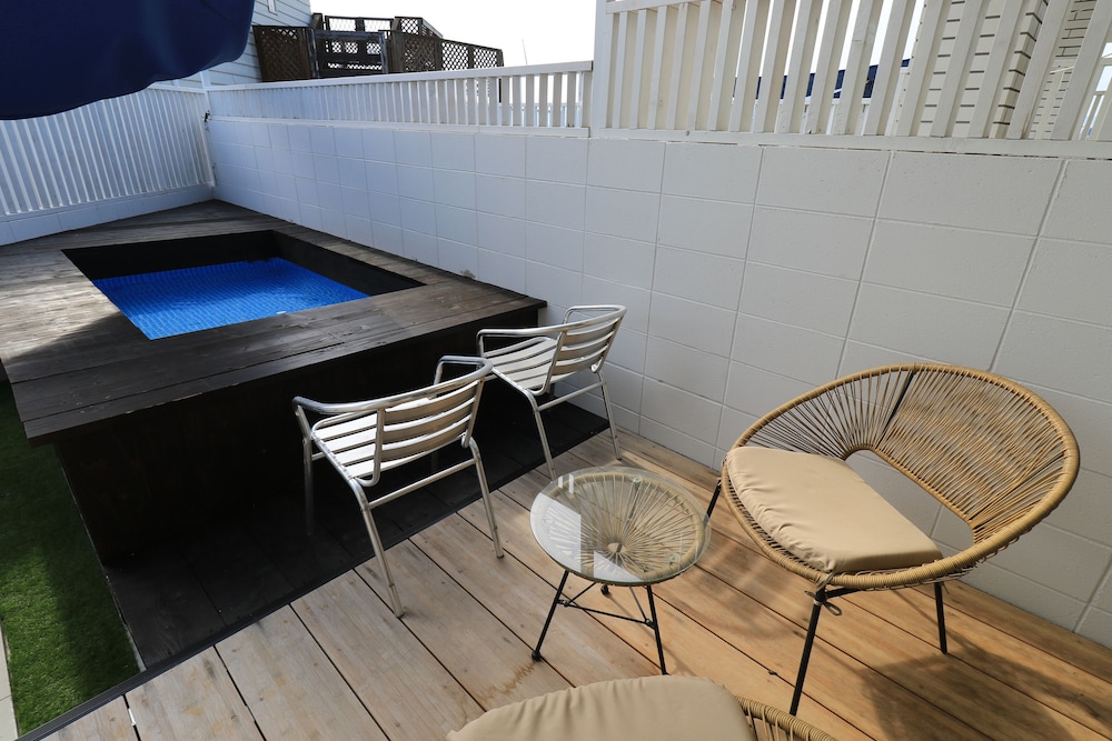 104 (禁煙)ガーデンツイン&ソファーベッド(シャワーのみ) テラス / パティオ0 | 大阪北港マリーナ HULL