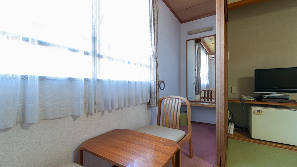 クラシック 4 人部屋 禁煙 客室2 | アクアガーデンホテル福丸