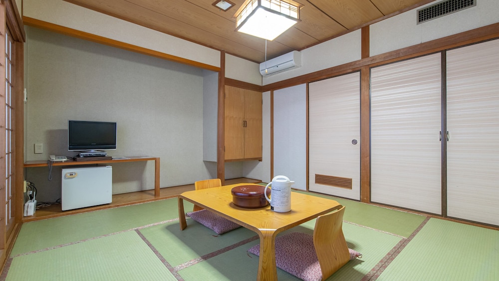 クラシック 4 人部屋 禁煙 客室3 | アクアガーデンホテル福丸