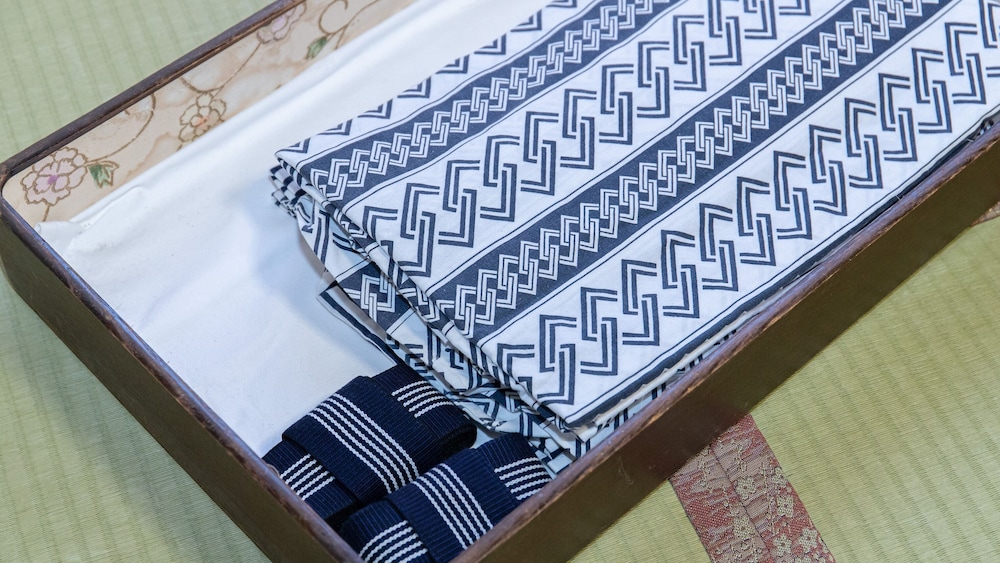 クラシック 4 人部屋 禁煙 客室4 | アクアガーデンホテル福丸