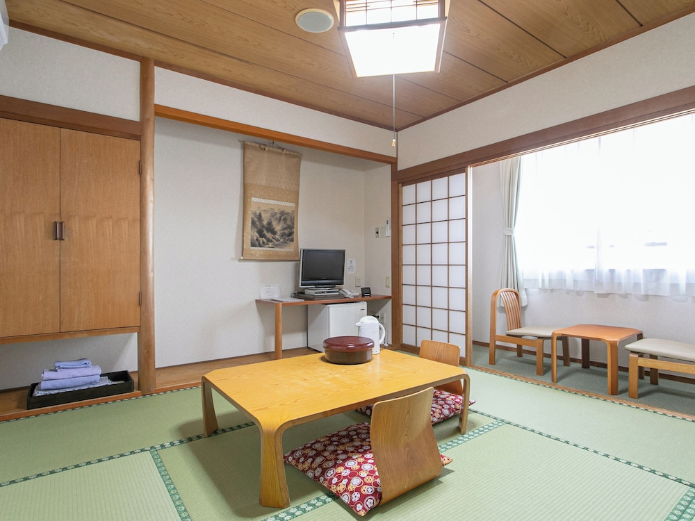 クラシック 4 人部屋 禁煙 | アクアガーデンホテル福丸