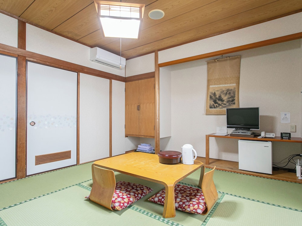 クラシック 4 人部屋 禁煙 客室14 | アクアガーデンホテル福丸