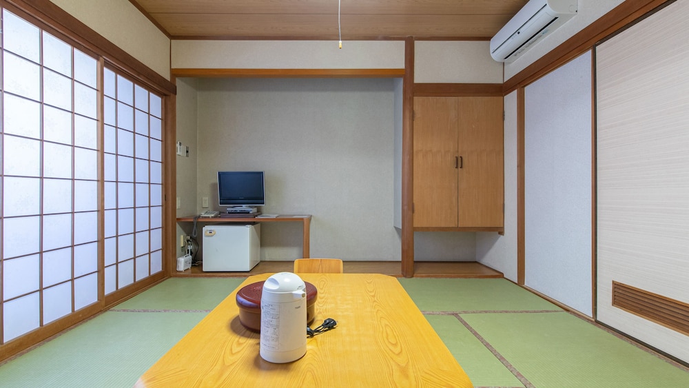 クラシック 4 人部屋 禁煙 客室1 | アクアガーデンホテル福丸