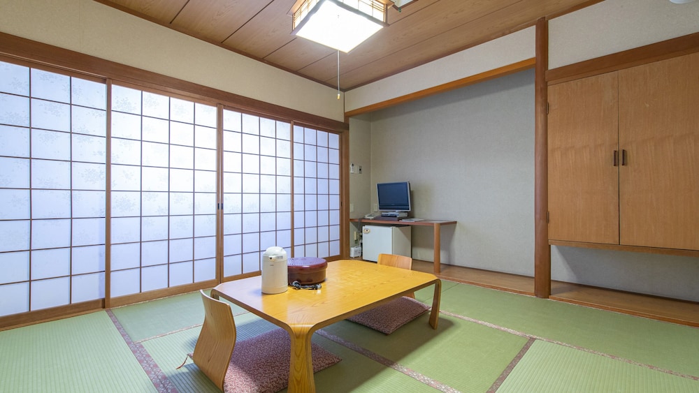 クラシック 4 人部屋 禁煙 客室10 | アクアガーデンホテル福丸