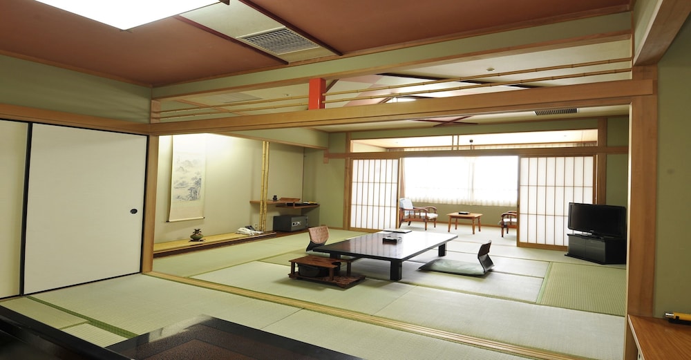 客室1 | にっしょうかん新館 梅松鶴