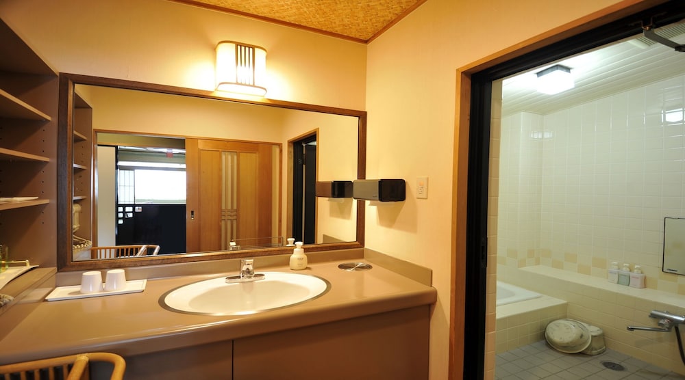 和室 喫煙可 バスルーム0 | にっしょうかん新館 梅松鶴