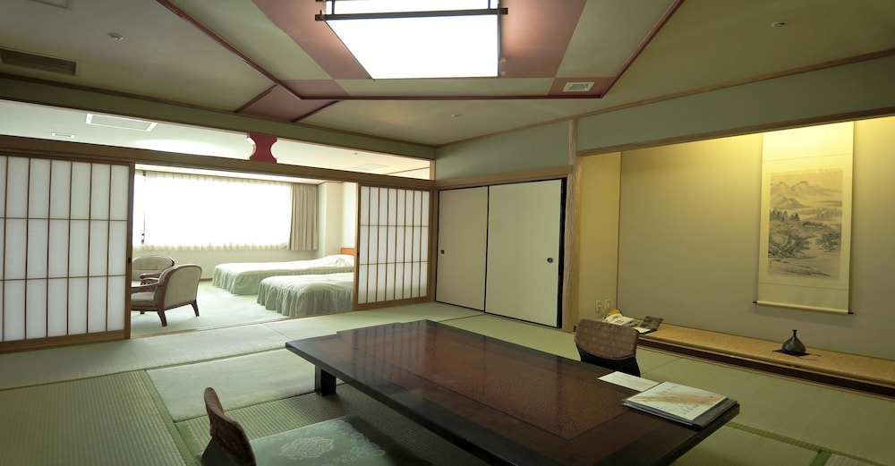 和洋室 禁煙 リビング エリア0 | にっしょうかん新館 梅松鶴
