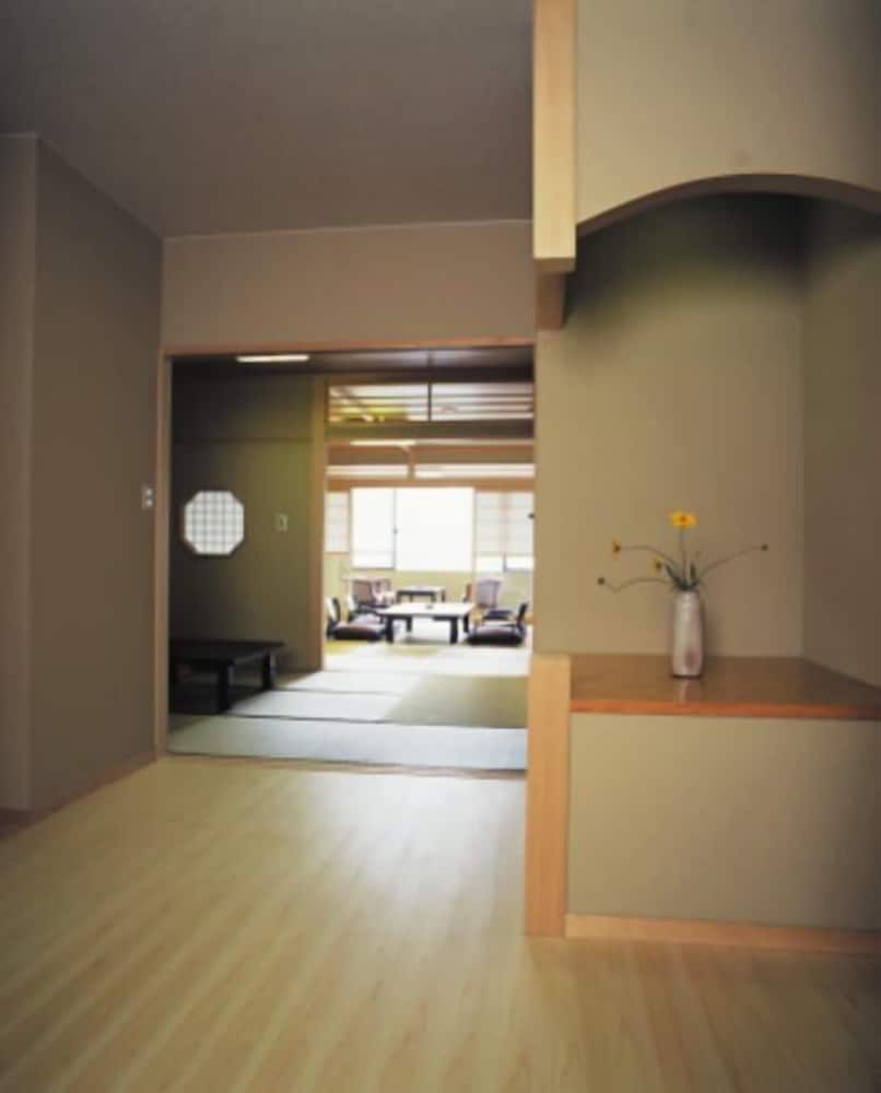 眺望は富士和室 12.5畳 客室2 | ホテル美富士園
