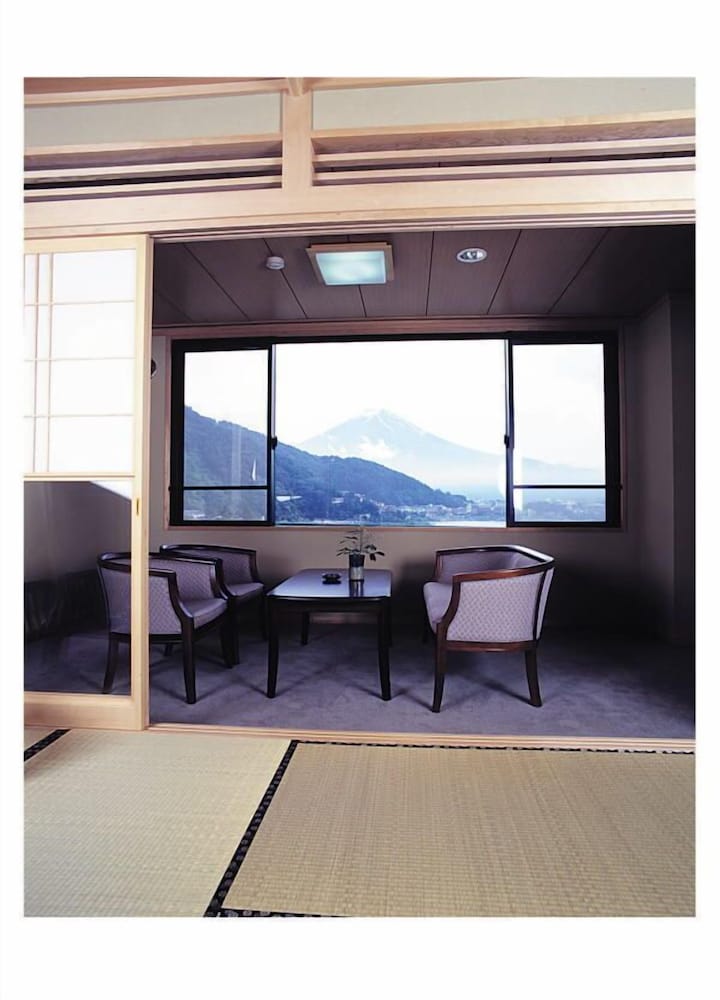 眺望は富士和室 12.5畳 客室3 | ホテル美富士園