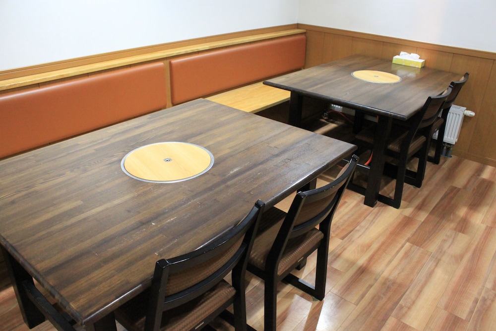 朝食スペース1 | 鶴アパートメント