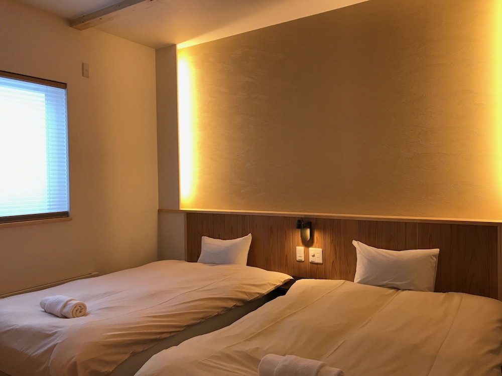 ラグジュアリー コテージ 4 ベッドルーム 客室1 | 鶴アパートメント