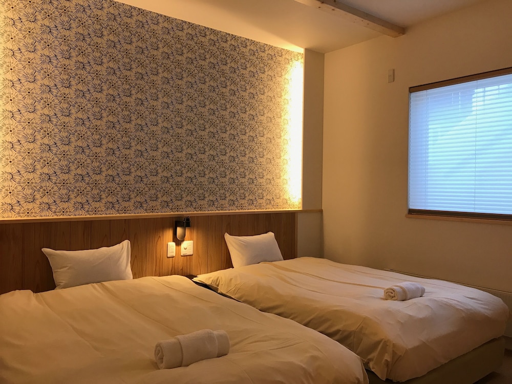 ラグジュアリー コテージ 4 ベッドルーム | 鶴アパートメント