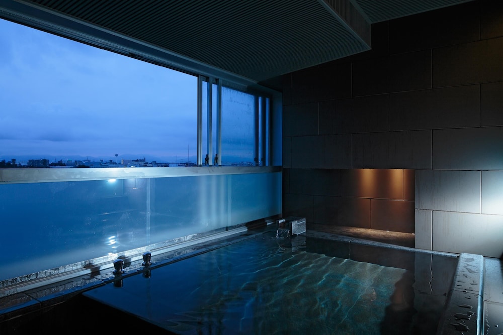 スイート (with Hot Spring Bath) バスルーム0 | 望楼 NOGUCHI 函館